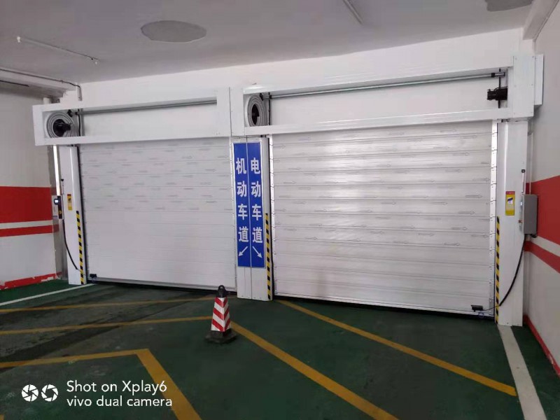 停車(chē)場(chǎng)速通門(mén)快速隔離門(mén)密封保溫門(mén)廠家18002006510