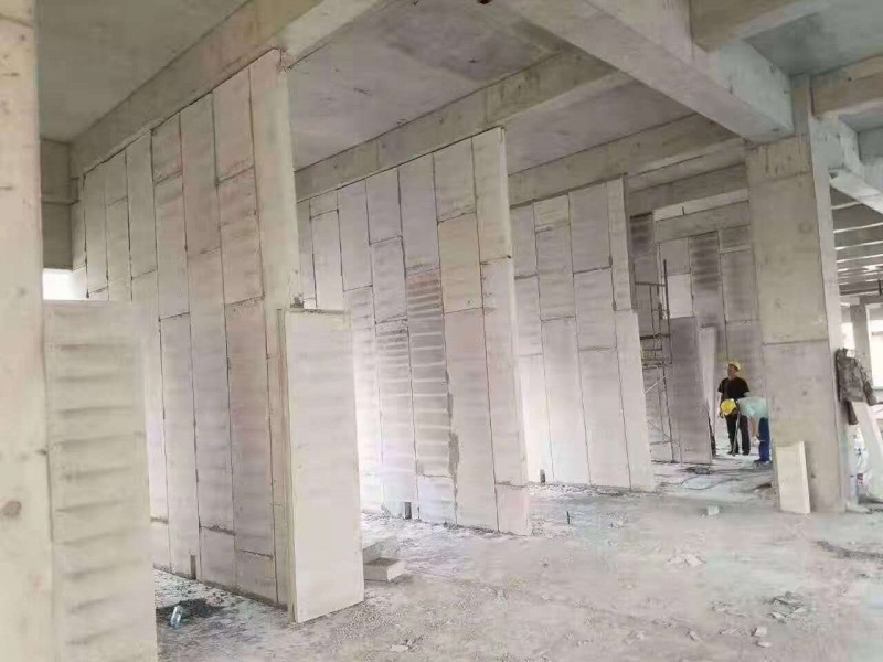 輕質(zhì)復(fù)合隔墻板隔墻室內(nèi)施工倆大難點